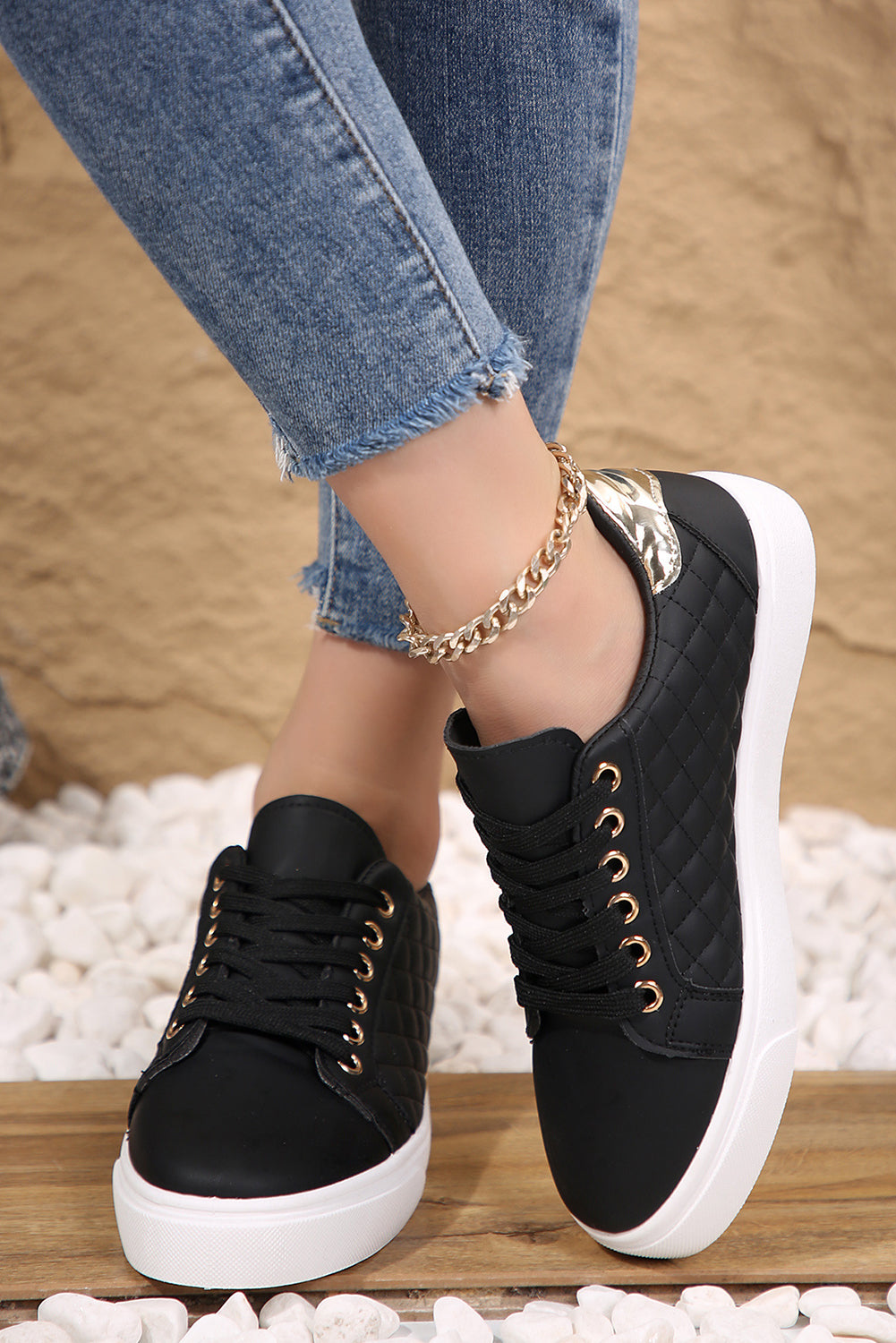 Black Color Contrast Quilted Lace-up Sneakers
