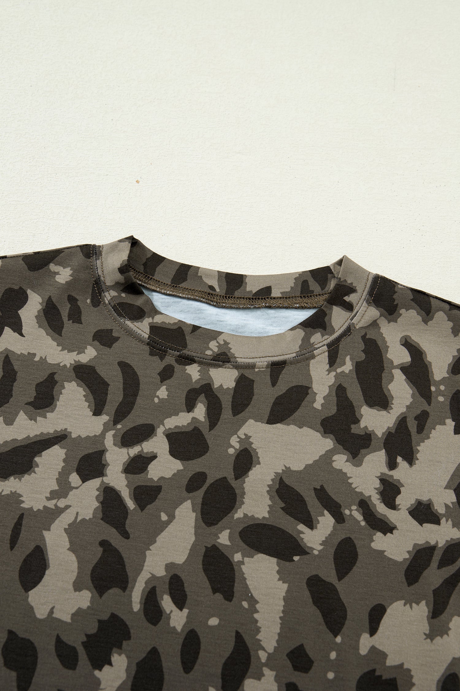 Brown Retro Leopard Print Mock Neck Slim Tee