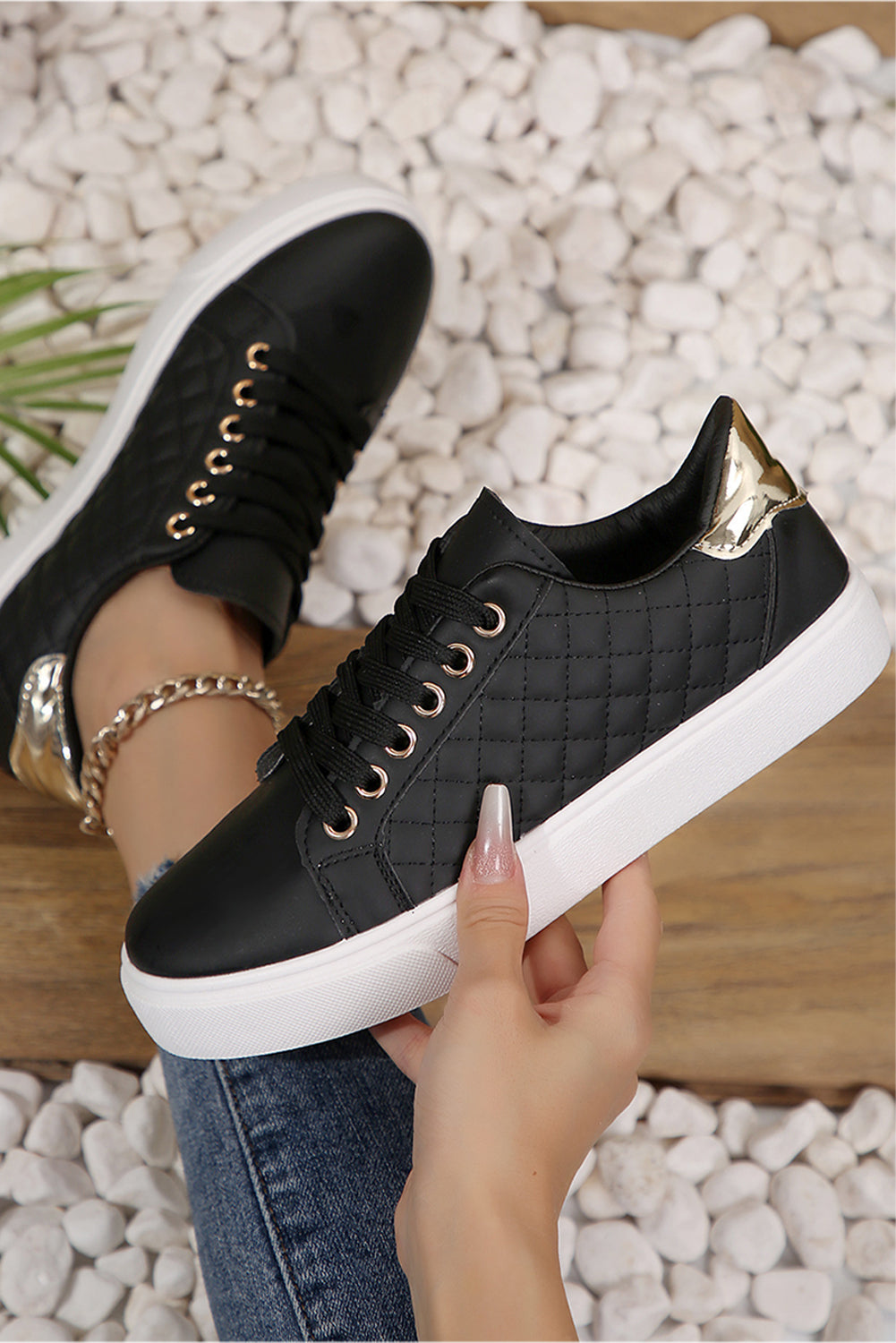 Black Color Contrast Quilted Lace-up Sneakers