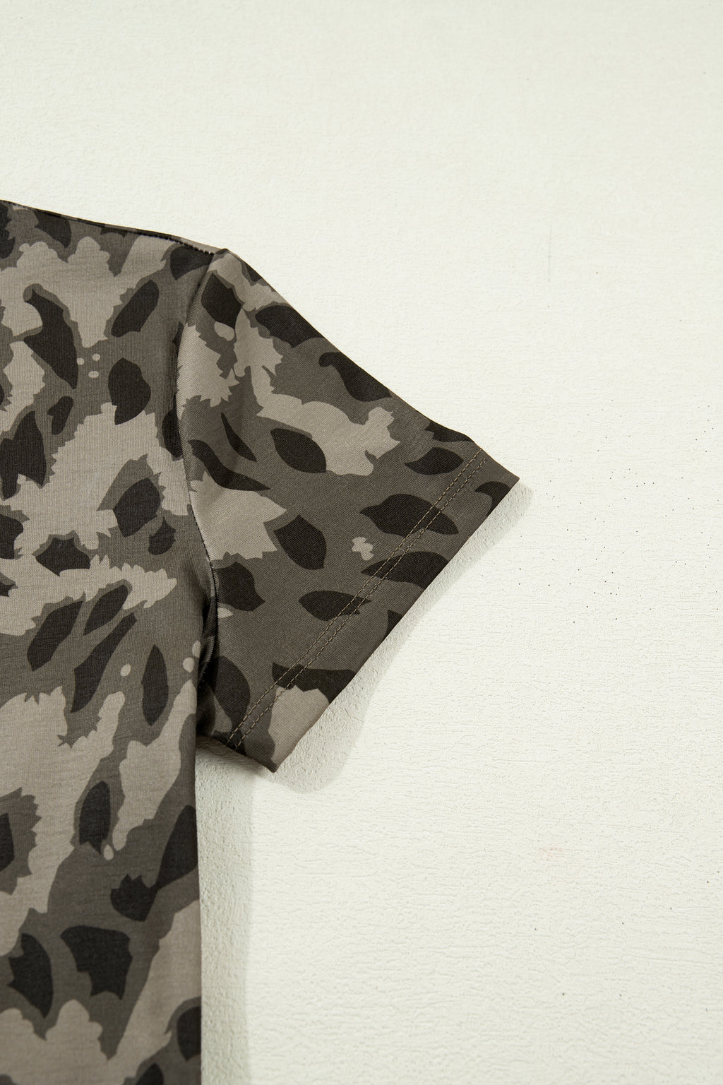 Brown Retro Leopard Print Mock Neck Slim Tee