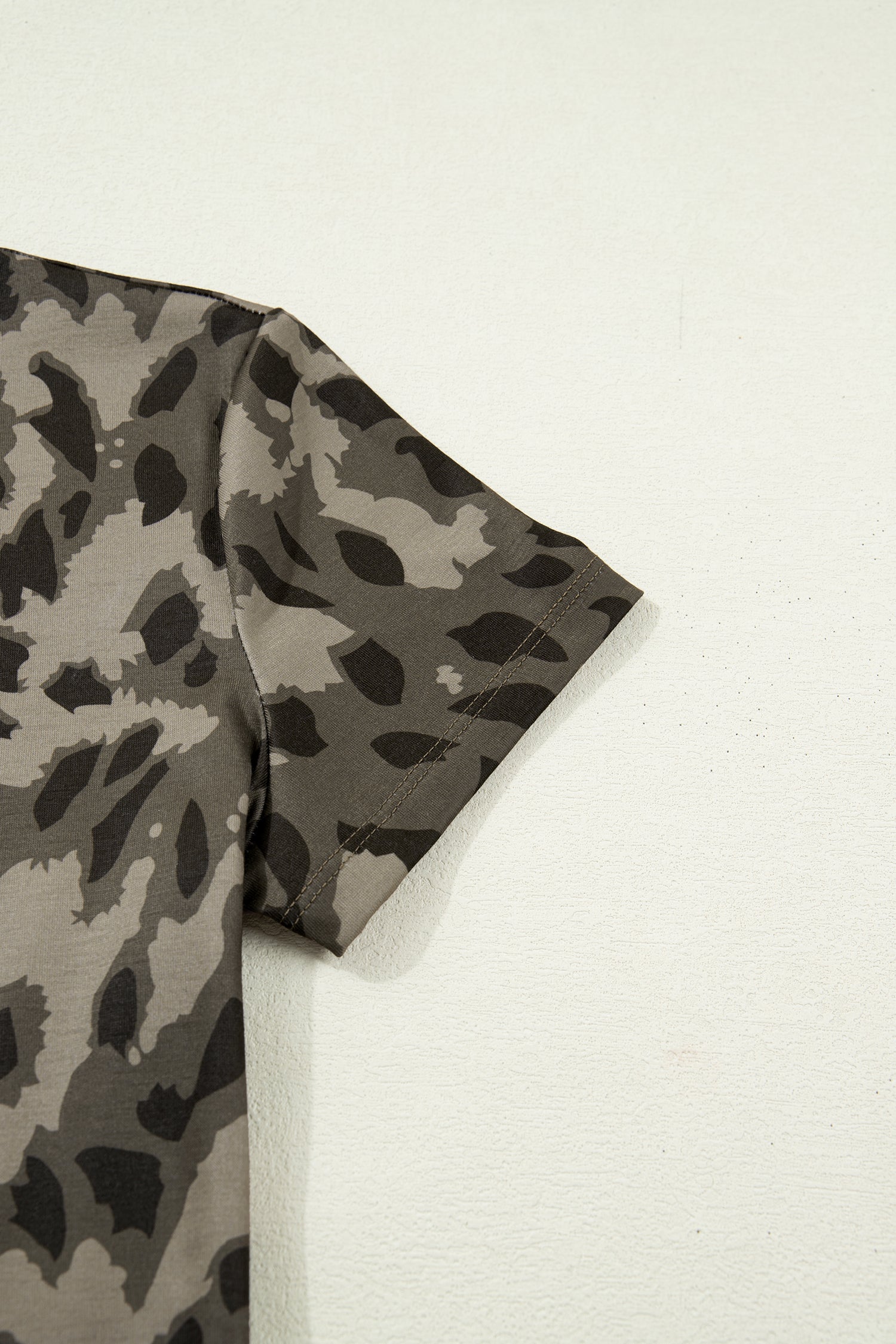 Brown Retro Leopard Print Mock Neck Slim Tee